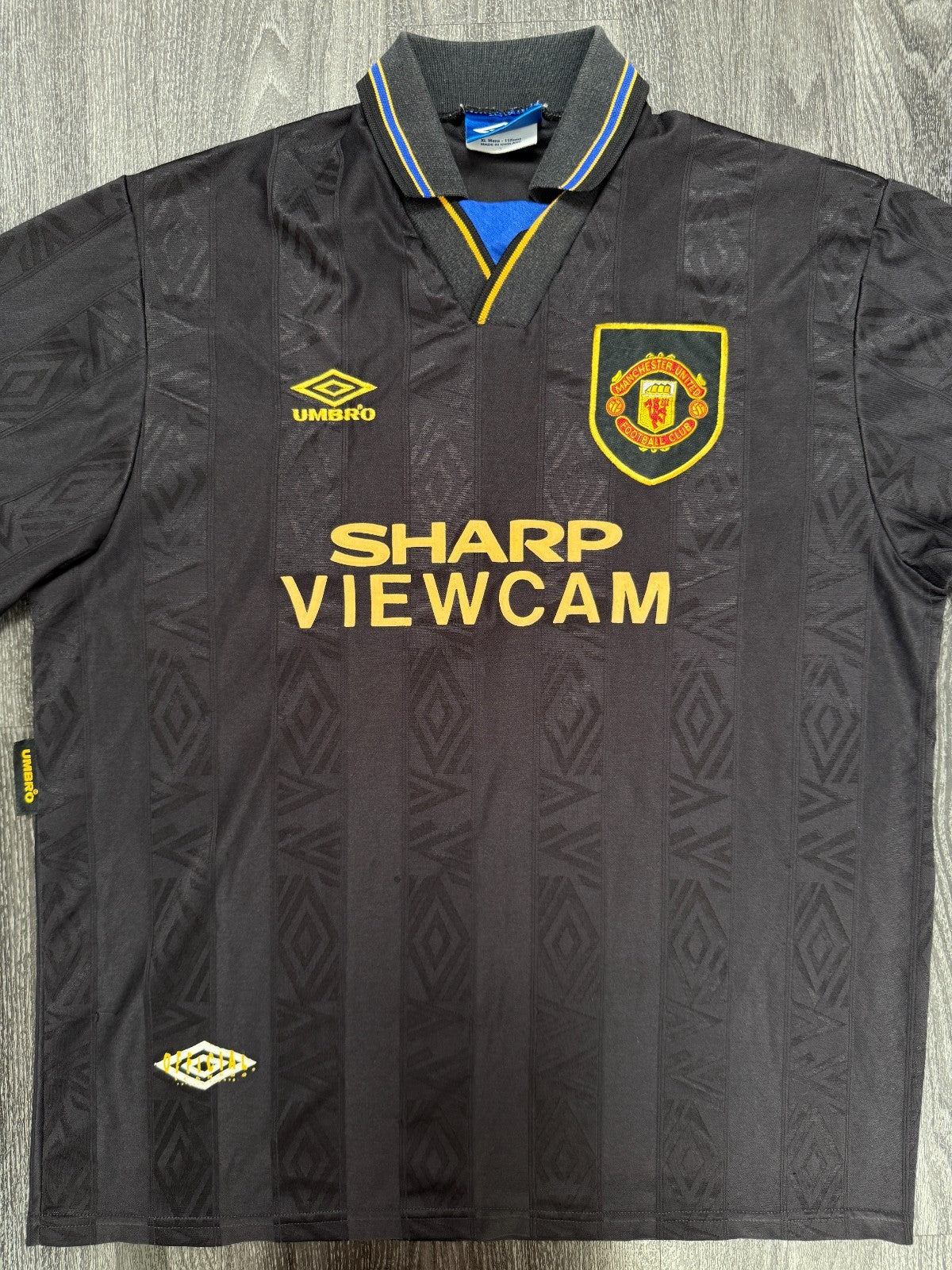 Original Authentic Umbro Manchester United 1993/1994 Away Shirt Mens Extra Large0