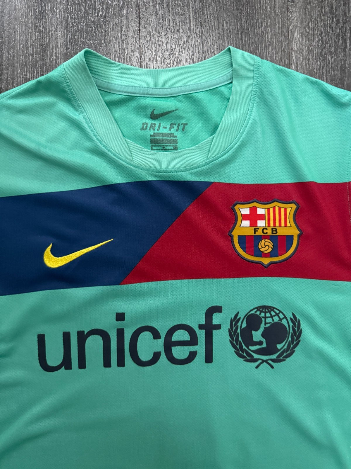 Original Nike Barcelona 2010/2011 Away Shirt Mens Small S1