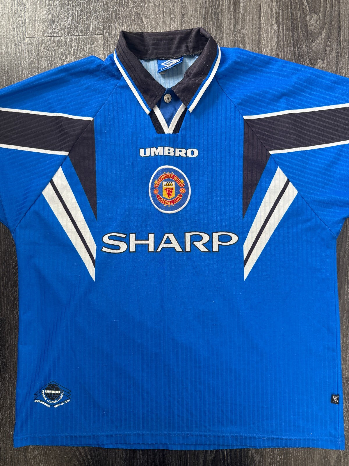 Original Authentic Umbro Manchester United 1996/1997 SHERINGHAM 10 Third Shirt1