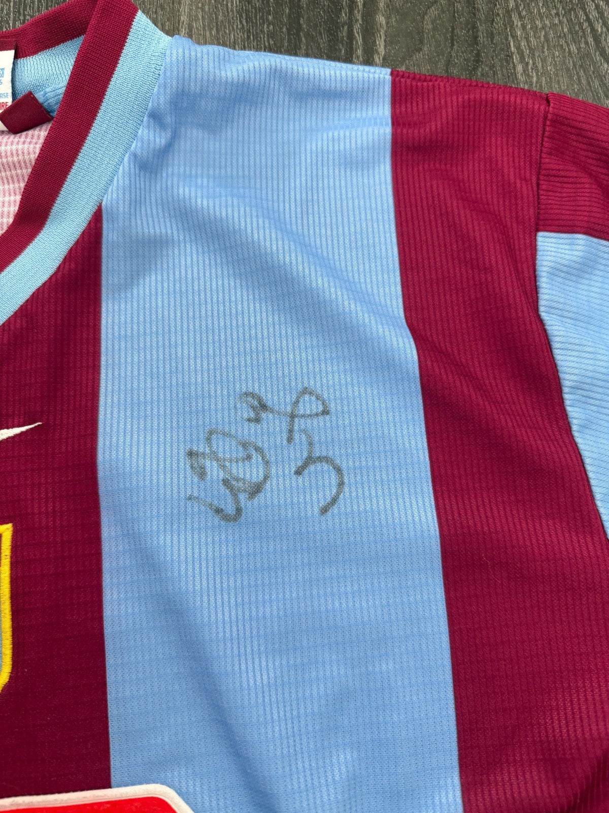 SIGNED Original Reebok Aston Villa 1999/2000 Home Shirt Mens Small3