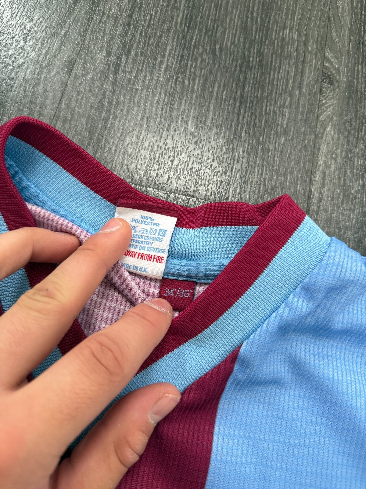 SIGNED Original Reebok Aston Villa 1999/2000 Home Shirt Mens Small2