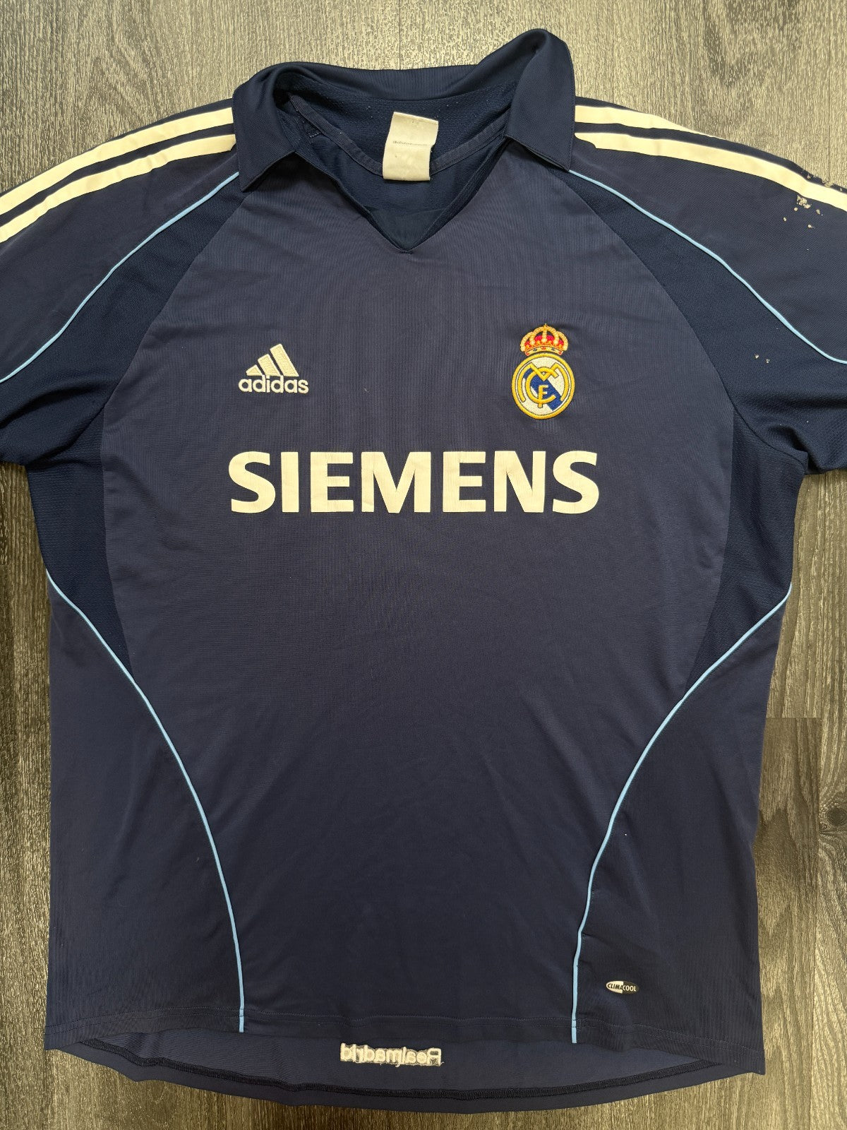 Original Authentic Adidas Real Madrid 2005/2006 Away Shirt Mens Small0