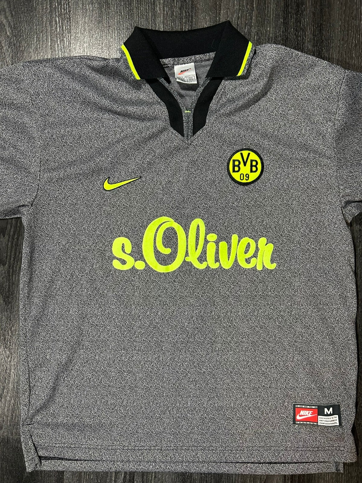 Original Authentic Nike Borussia Dortmund 1997/1998 Away Shirt Mens Medium0