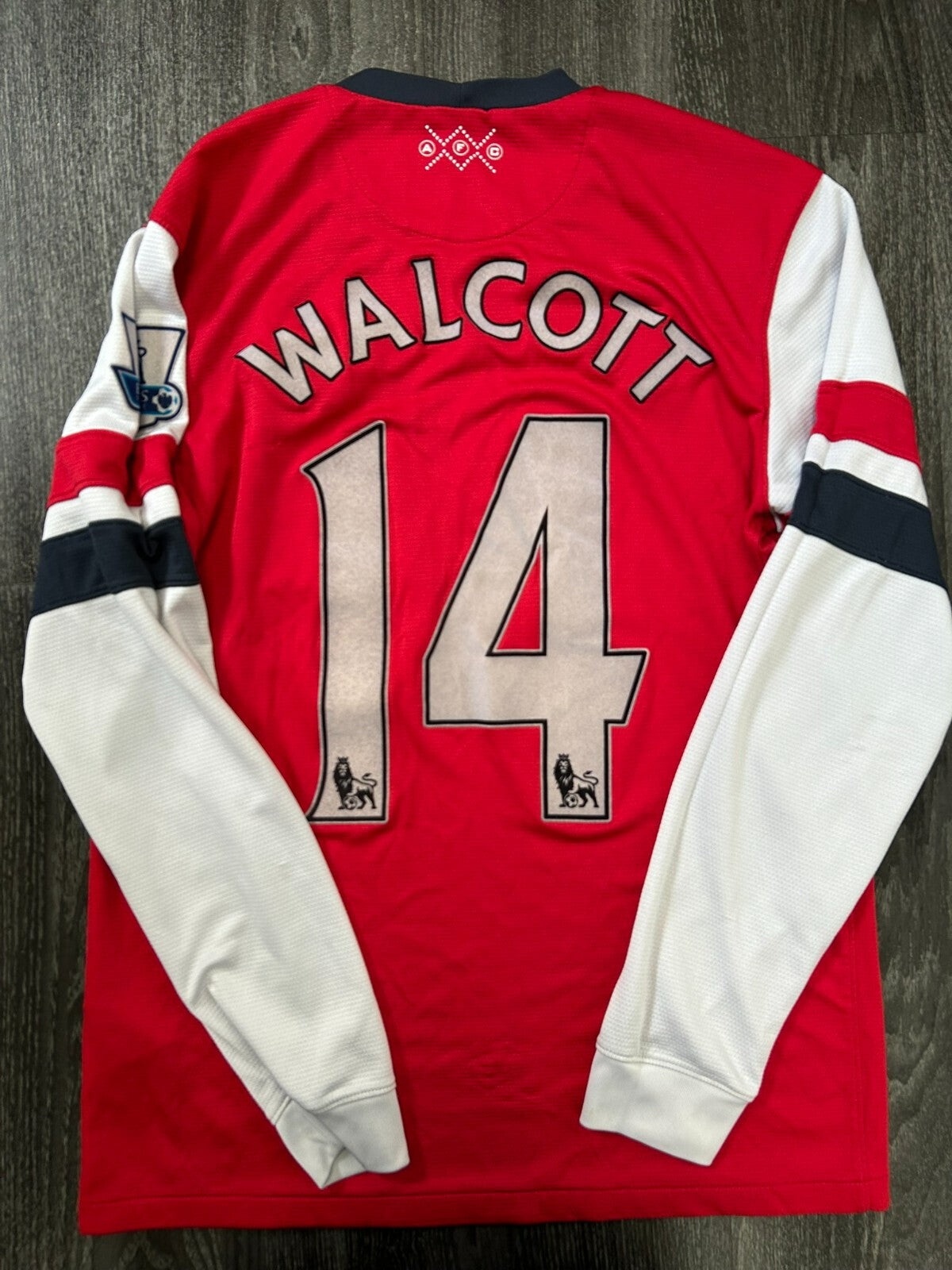 Authentic Nike Arsenal 2012/2013 Home Shirt Long Sleeve Walcott 14 Mens Small0