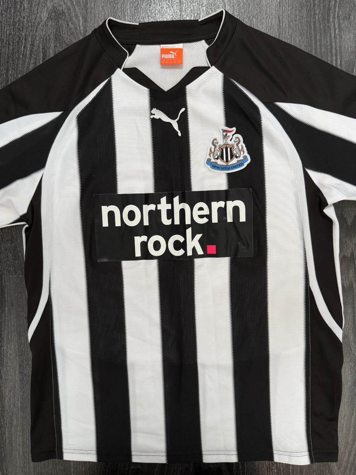 Original Puma Newcastle United 2010/2011 Home Shirt Mens Medium0