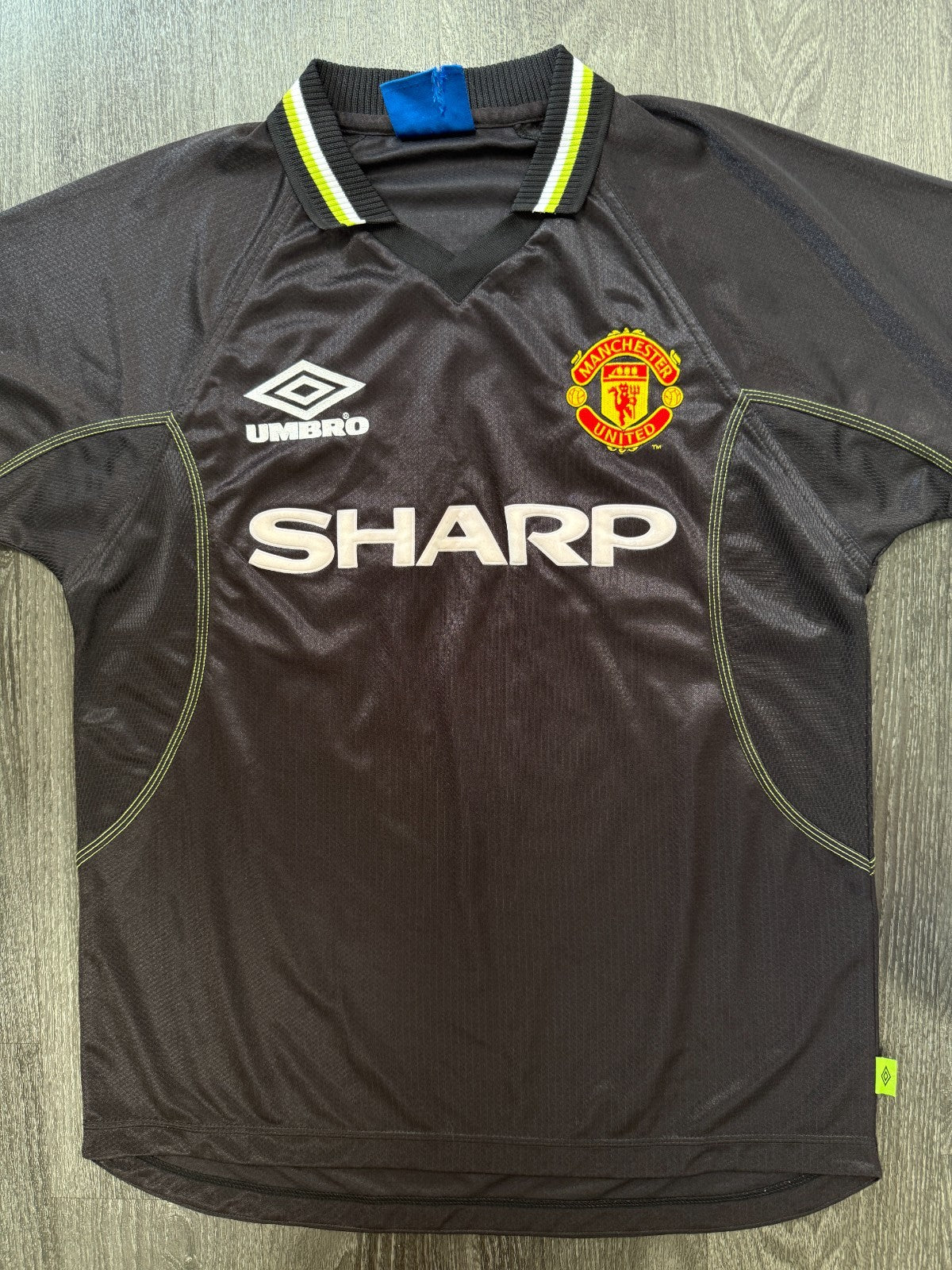 Original Authentic Umbro Manchester United 1998/1999 Third Shirt Mens Medium0