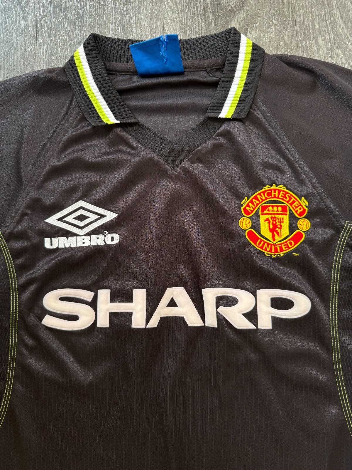 Original Authentic Umbro Manchester United 1998/1999 Third Shirt Mens Medium1