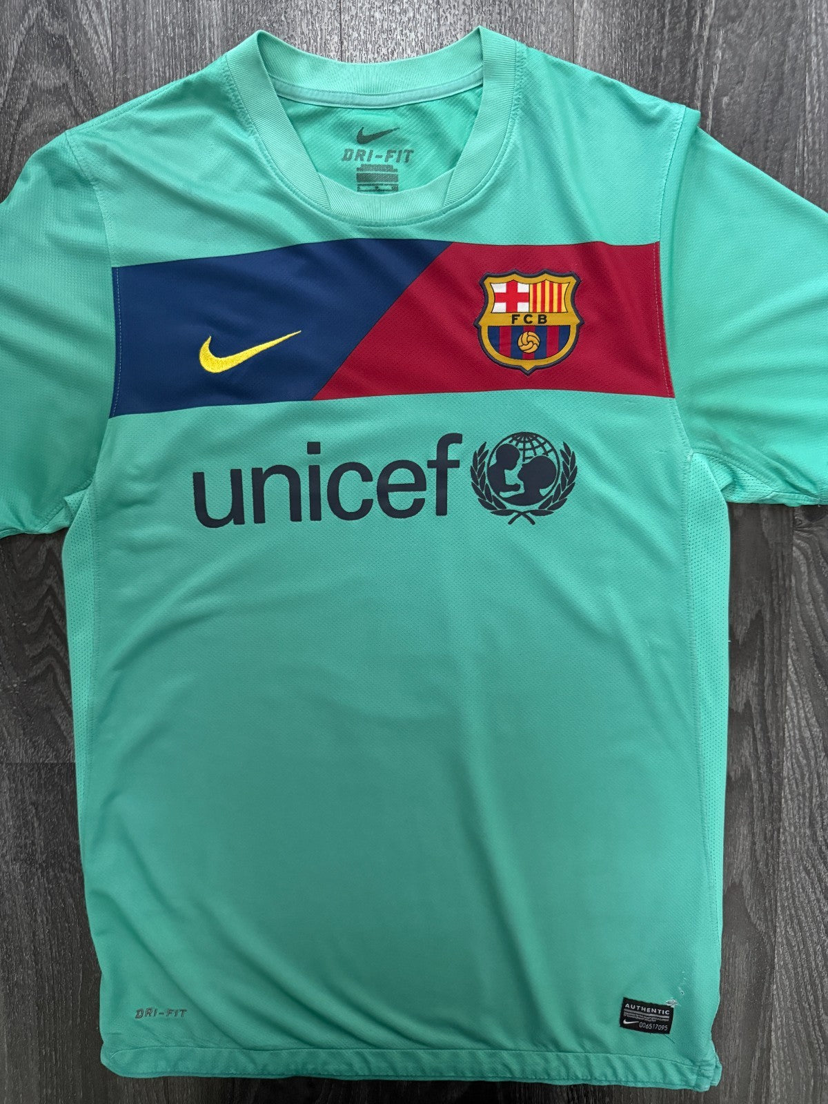 Original Nike Barcelona 2010/2011 Away Shirt Mens Small S0