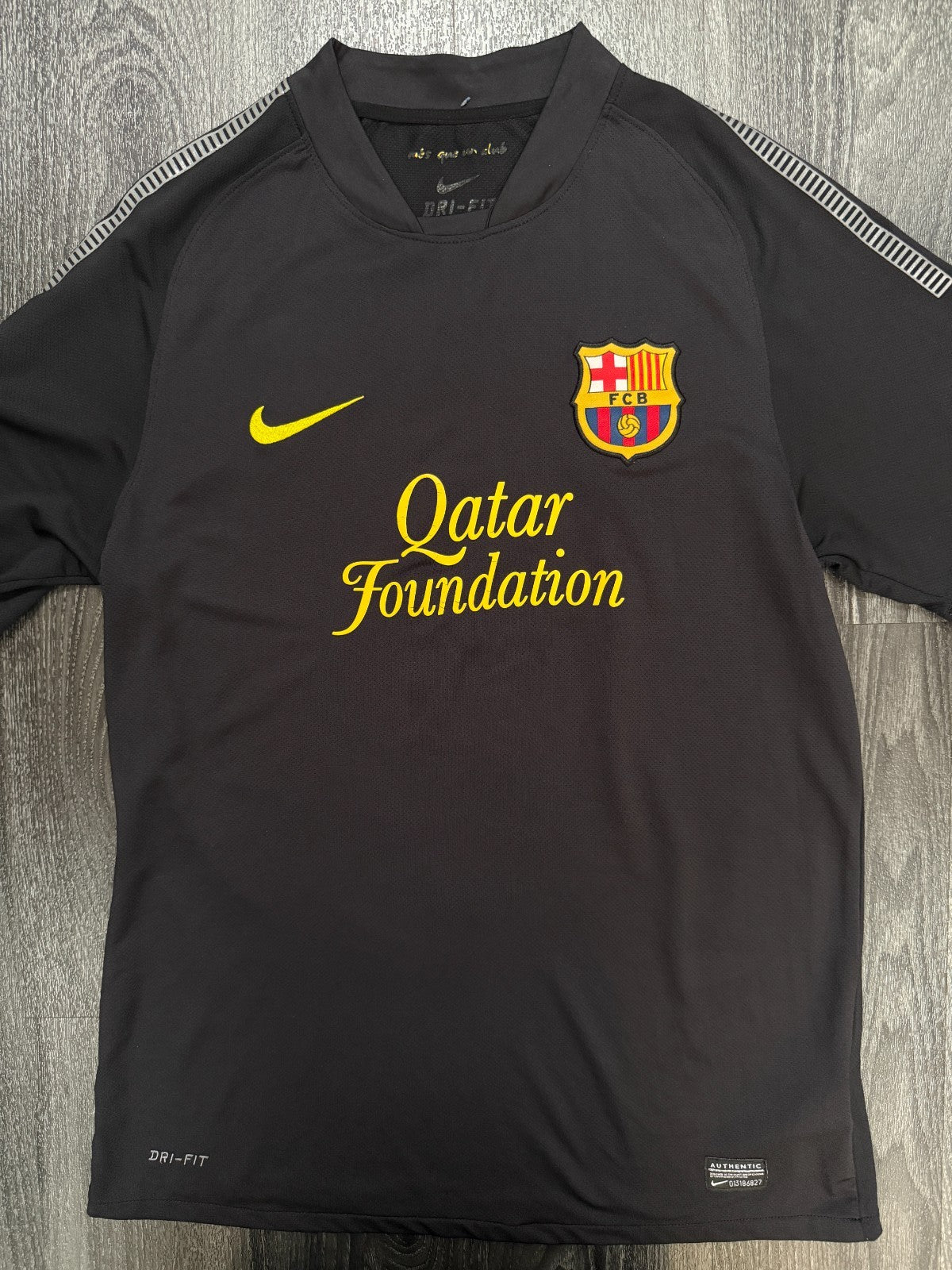 Original Nike Barcelona 2011/2012 Away Shirt Mens Small0